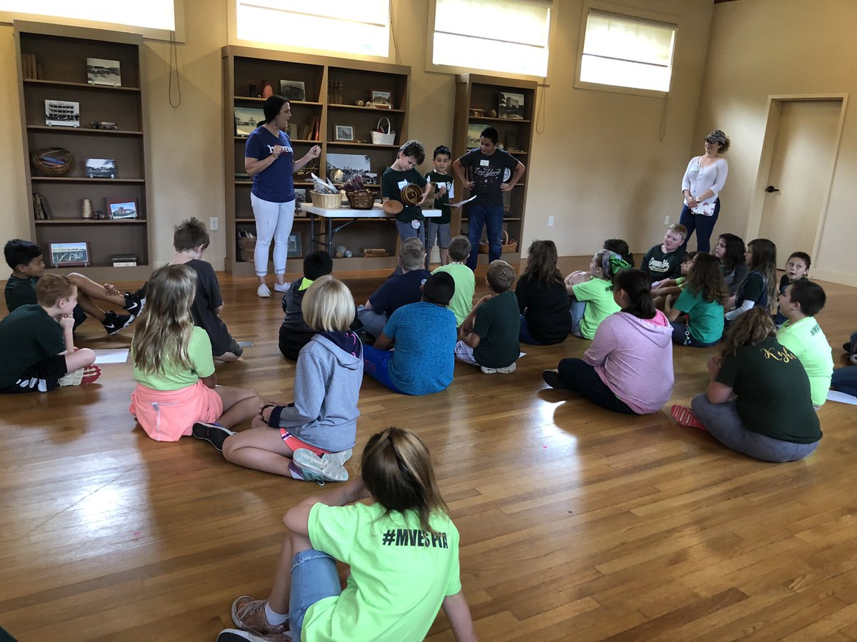 LeslieThier15's tweet photo. Fourth graders had a blast at the #SophienburgMuseum today! #fourthrocks #NewBraufelsHistory #mvestribe #shinebright https://t.co/tytZQrsxp7