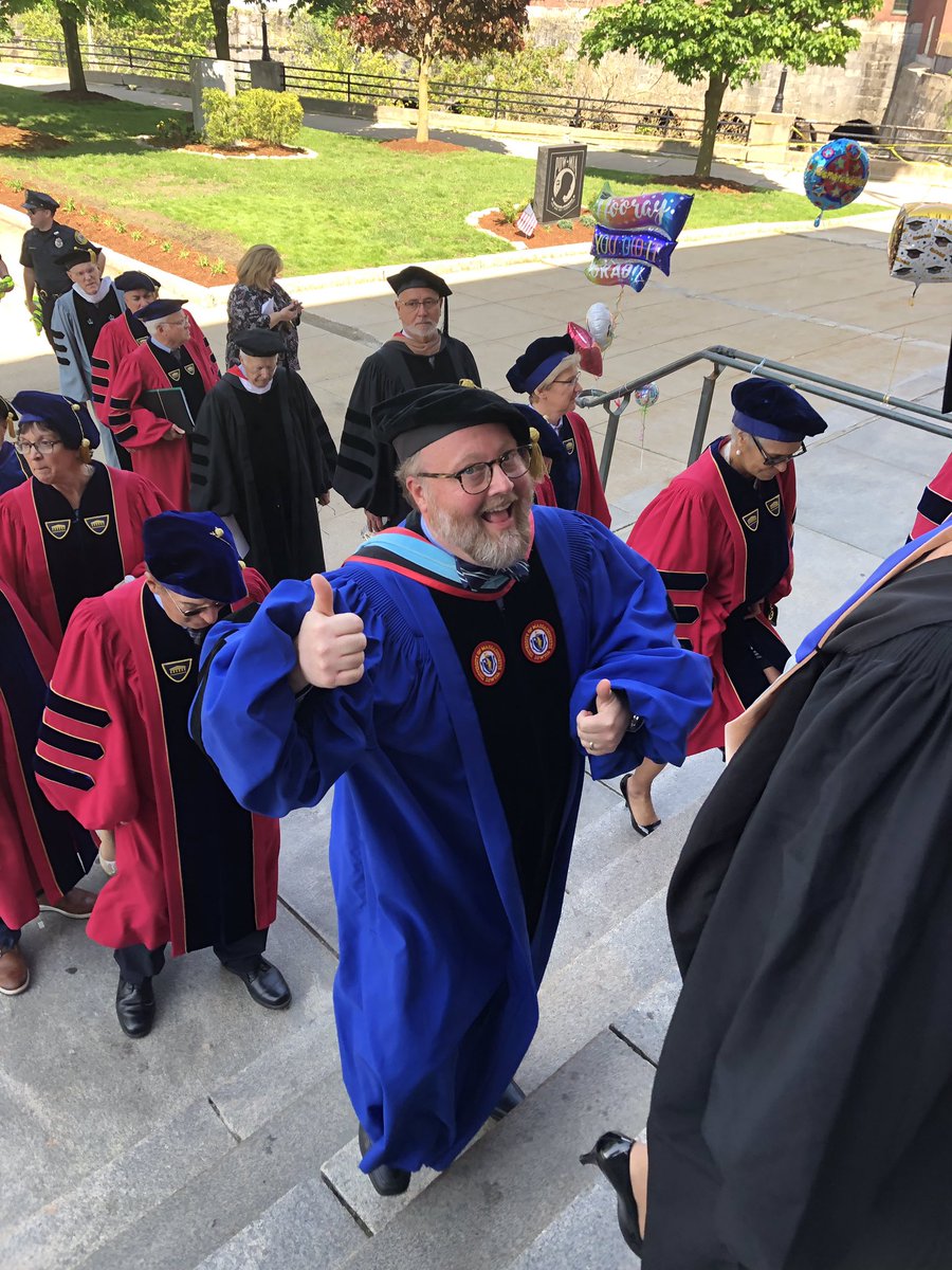 patrickecook's tweet image. Scenes from an #MCCGrad - best day of the year on campus!  @middlesex_cc @MiddlesexAlumni @RepKenGordon  #Bedford #Lowell 3/4