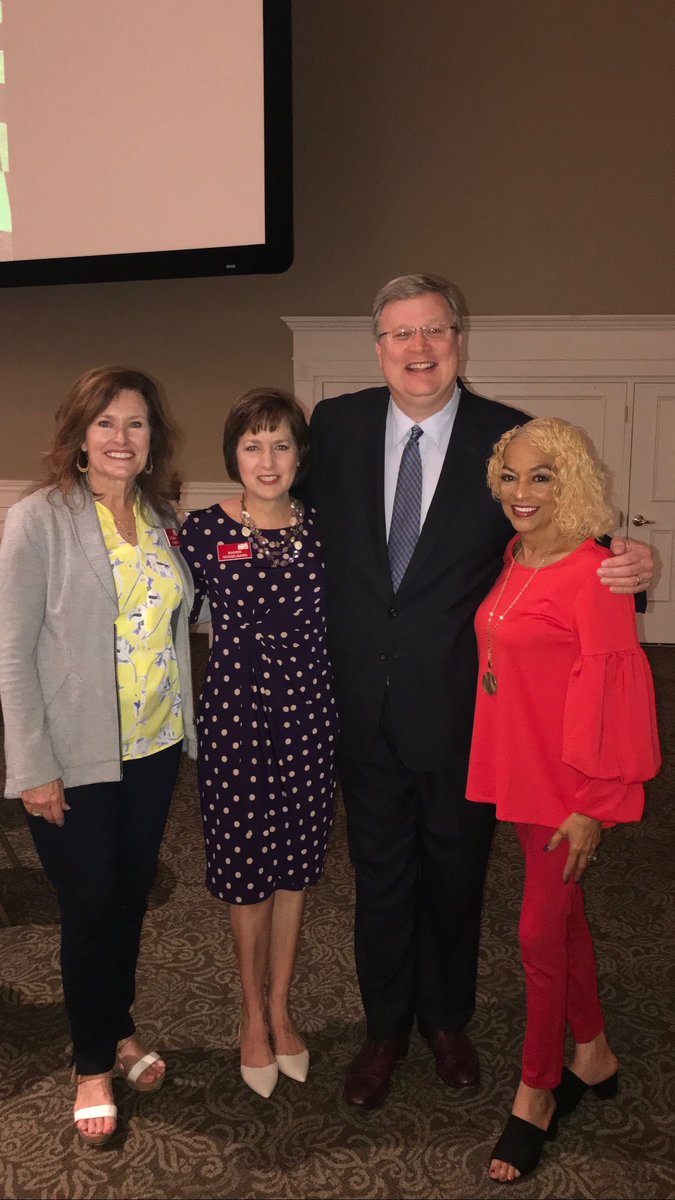 JStrick901's tweet photo. Honored to speak at the annual lunch of @ARISE2Read and thank the 1,255 volunteers (including my wife) who coach 2nd graders in literacy at 34 schools. Incredible, life changing work!

This year, the reading level of the tutored students:

Beginning - 19%
End - 67%
Up 247% https://t.co/zX4bFKXXJw