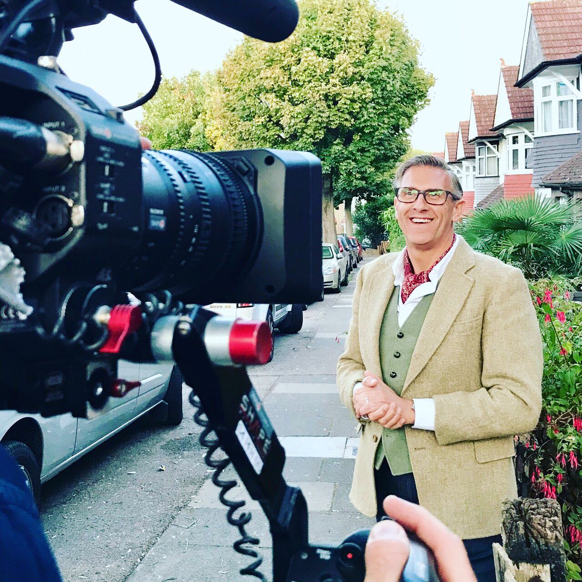 GraemeDogfather's tweet photo. Tune in on Saturday from 4.25 pm on @channel5_tv to catch the rerun of series 1 of #DogsBehavingVeryBadly episodes 3 and 4.

See you then!

#Dogfather #anydoganysizeanyproblem #dogtraining https://t.co/cTo64lifIs