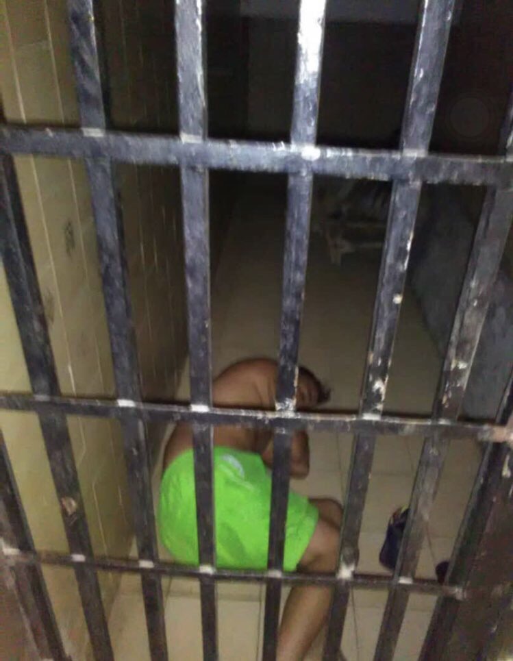 BarbaraUSanz's tweet photo. #URGENTE Se filtran fotos de Jesús Medina Ezaine (reportero gráfico), en una celda de castigo llamada "tigrito", en la cárcel de Ramo Verde.

• Jesús tiene casi nueve meses secuestro por la dictadura.

• Su audiencia ha sido diferida ocho veces según el @ForoPenal https://t.co/gVGRsdMtNo