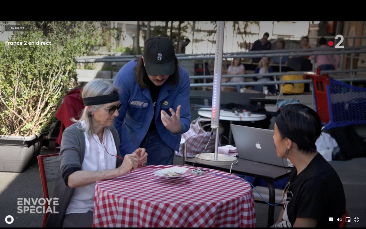 gilledebast's tweet image. Le gang #datadada a encore frappé. Lévitation de saucisson et de chips ce soir sur @EnvoyeSpecial dans un reportage sur les données émotionnelles. #MentalistaGuinguette @mentalistaFR