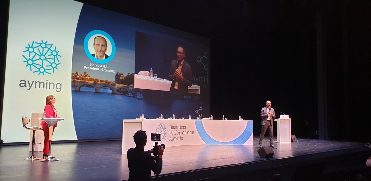 On stage il presidente Ayming Hervê Amar chiude i #BusinessPerformanceAwards #BPA complimenti a tutti! Una serata speciale per la nostra azienda. #oneayming