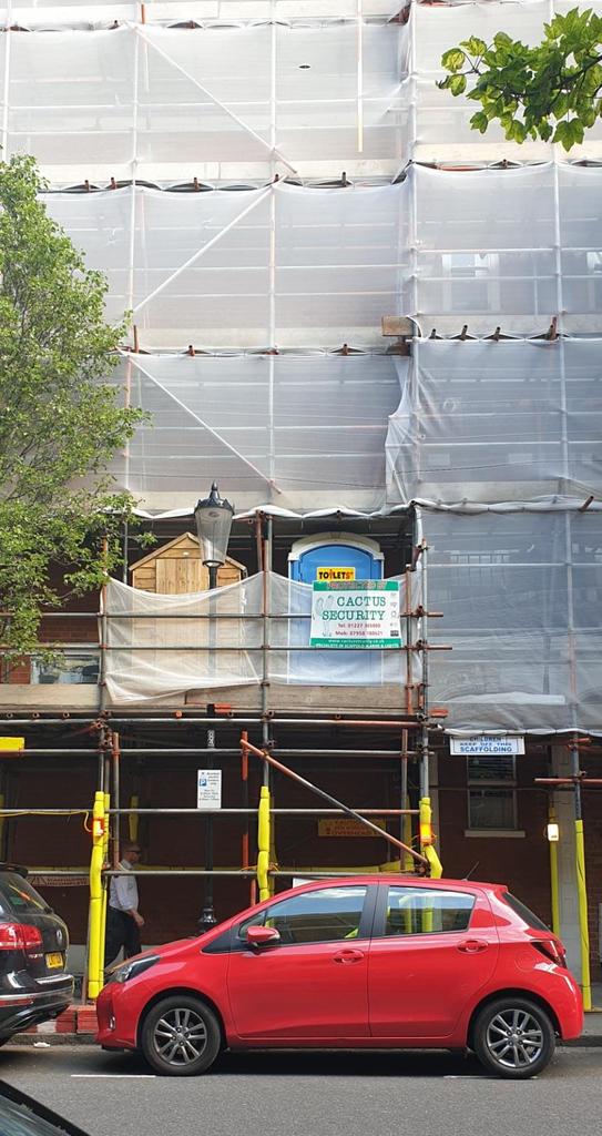 archithink's tweet photo. Spotted near Sloane Square . Site hut and toilets.  Full construction team facilities available here then. ! https://t.co/Nkp7DQ4HPT
