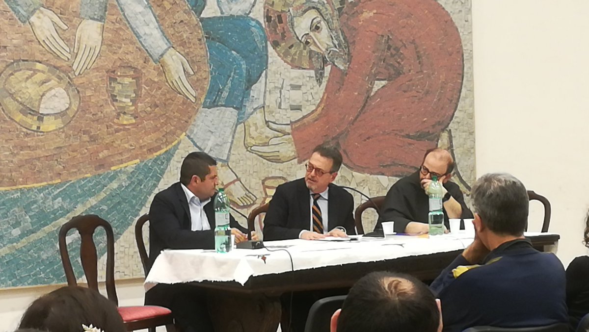 ceccoUnali's tweet photo. Il futuro del #lavoro é una grande sfida: "Saremo tanto più umani quanta più tecnologia useremo". Alla casa Mamre con @BentivogliMarco  e @paolobenanti #ContrordineCompagni https://t.co/wNHxsIBOYs