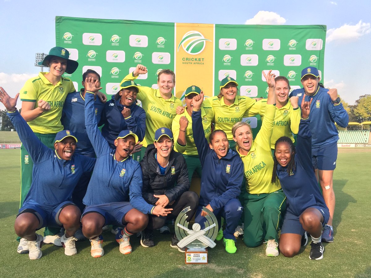 Lesego_P's tweet photo. Was with the an incredible commentary team that brought you live ball by ball coverage of the SA vs PAK series. Learnt so much and will continue to learn and grow. What an opportunity! Thanks @1worldsr   #AlwaysRising #ProteasWomen #CSA #SeriesWin #Cricket #SAvPAK https://t.co/dPKfUKJehX