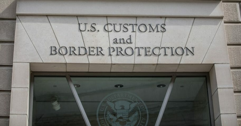 ICE Seeking Custody of Teenagers Wanted for Alleged Murder. Officials Say They Already Sought Them in 2018
topstyletodaycom.com/ice-seeking-cu…
 
Culture WJ Wire
Nicole S. Gla...