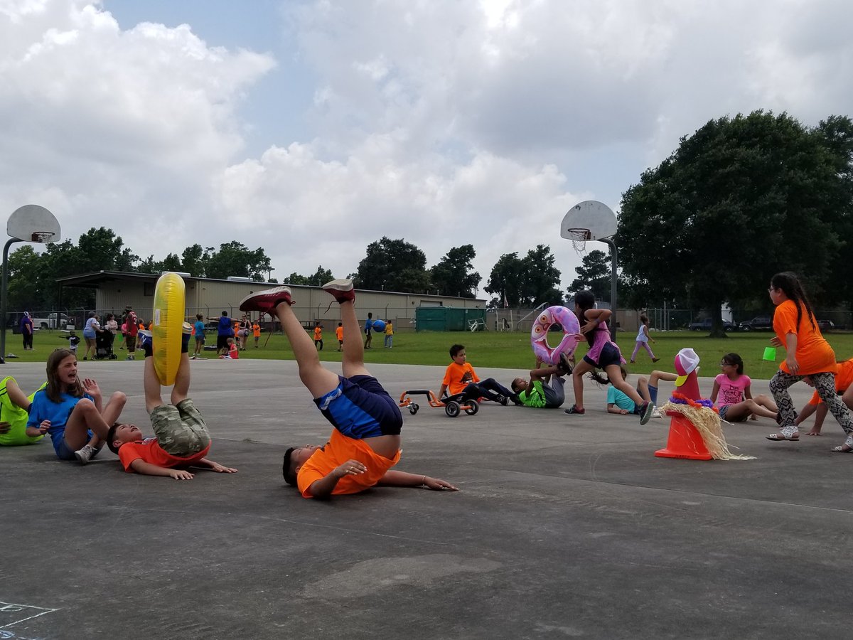 VZuniga_PreK's tweet photo. Field day fun @WISDHardy #1LoveHardy #cchardy https://t.co/0oQxillBpX