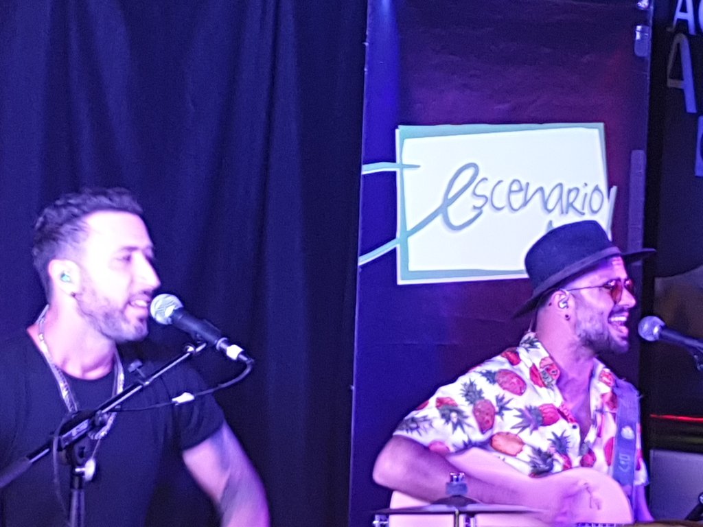 Guapossssss!!@efectopasillo