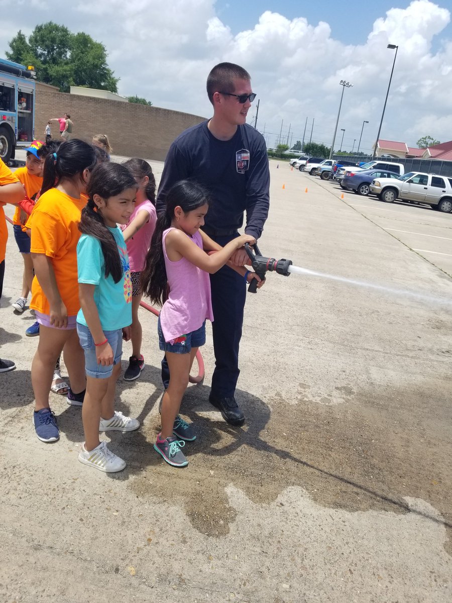 VZuniga_PreK's tweet photo. Field day fun @WISDHardy #1LoveHardy #cchardy https://t.co/0oQxillBpX
