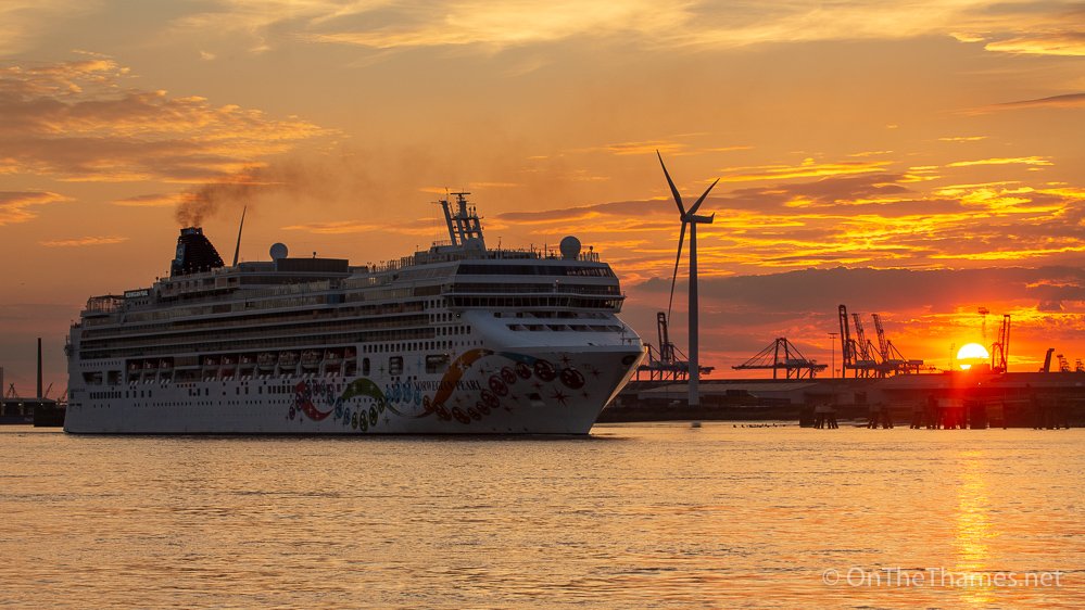 On The Thames tweet media