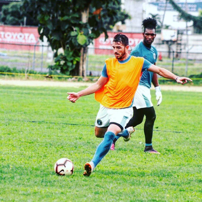 Fabriortiz04's tweet photo. Luego del entrenamiento de hoy partimos a Santo Domingo vs @clubpuertoquito vamos que vamos ! #apor3 #topplayer #seriebecuador #ecuador 🇪🇨🇪🇨 #argentina #futbol https://t.co/qNSlqb1dGo