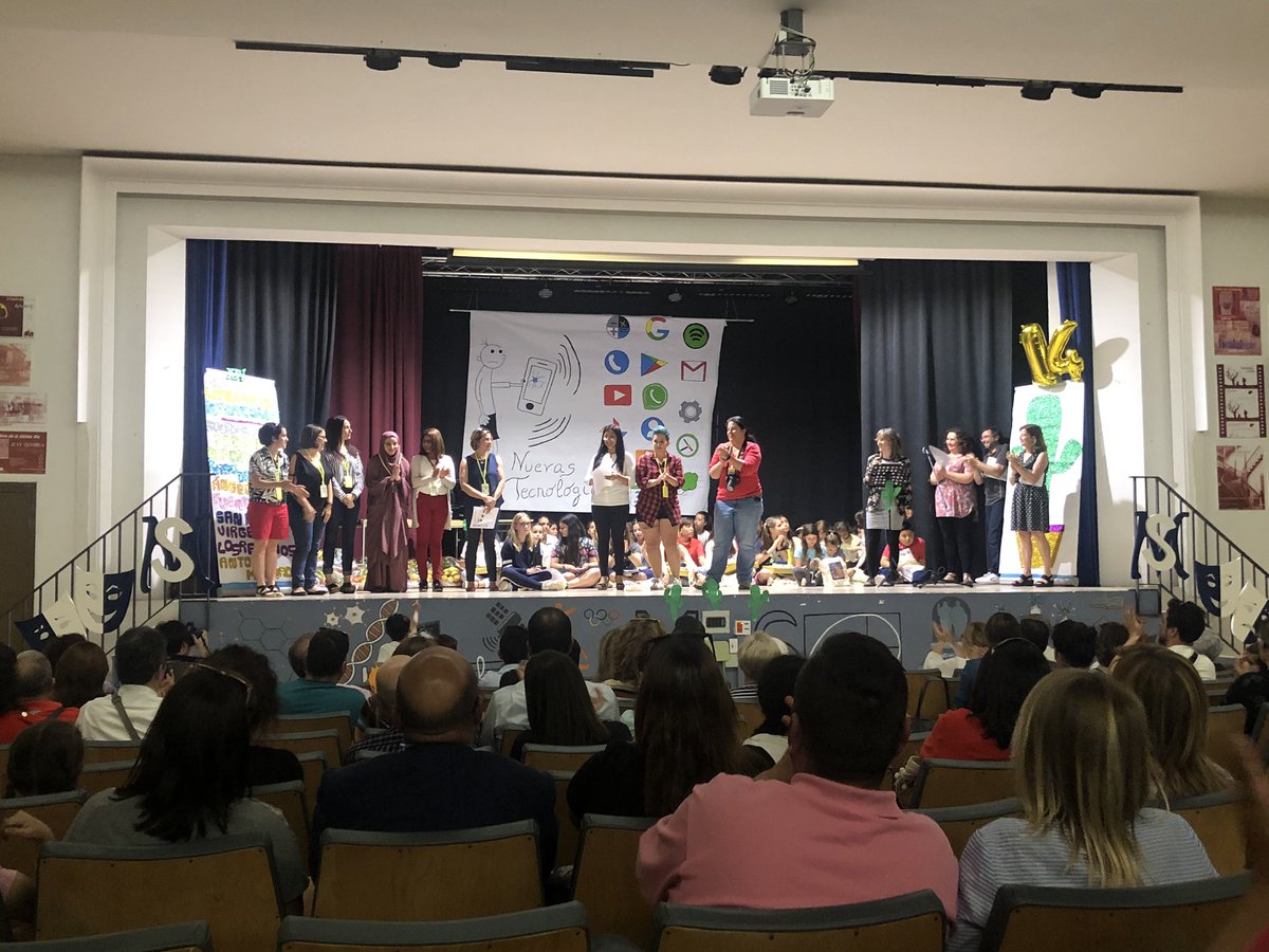 lour_navas's tweet photo. En el 14 certamen literario organizado por todas las Ampas de los colegios públicos de #ColmenarViejo. Gracias por vuestra invitación! https://t.co/X4a4hx7D5o