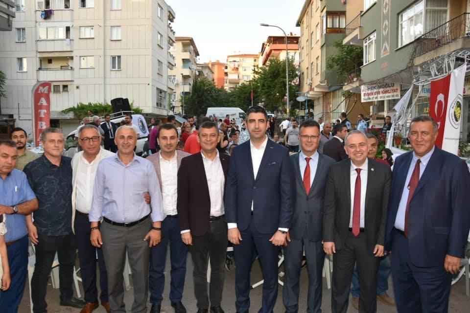 AVBakirlioglu's tweet photo. İstanbul'da yaşayan Alaşehir’li ve tüm Manisa’lı hemşerilerimizle aile sıcaklığı içerisinde ve #herseycokguezelolacak dualarımızla açtığımız iftarda buluştuk...
@eczozgurozel @BasevirgenBekir @gokhanyukselist @AhmetOkuzcuoglu @semihbalabanchp @KadirGokmenOgut https://t.co/pXv9eBjXPj