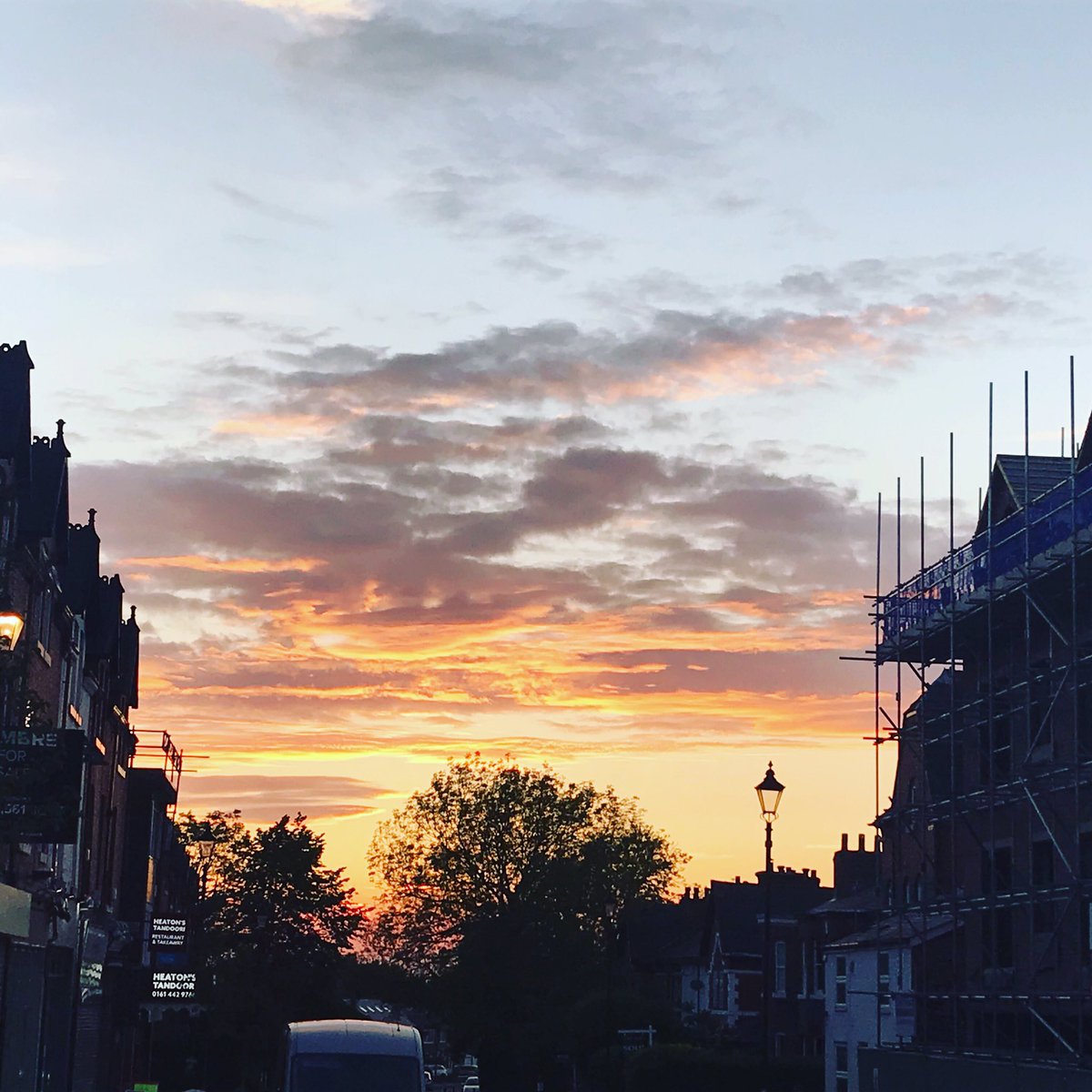 Pokusevskis's tweet photo. #Sunset on #ShawRd #HeatonMoor #Thursday #Evenings #Pokusevskis https://t.co/hKY5hAhchl