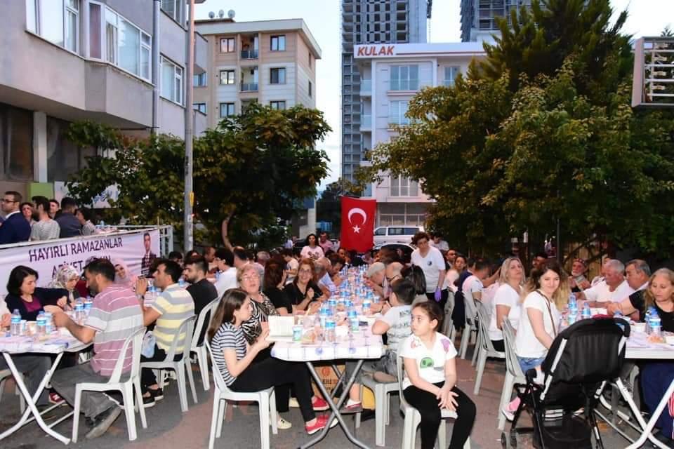 AVBakirlioglu's tweet photo. İstanbul'da yaşayan Alaşehir’li ve tüm Manisa’lı hemşerilerimizle aile sıcaklığı içerisinde ve #herseycokguezelolacak dualarımızla açtığımız iftarda buluştuk...
@eczozgurozel @BasevirgenBekir @gokhanyukselist @AhmetOkuzcuoglu @semihbalabanchp @KadirGokmenOgut https://t.co/pXv9eBjXPj