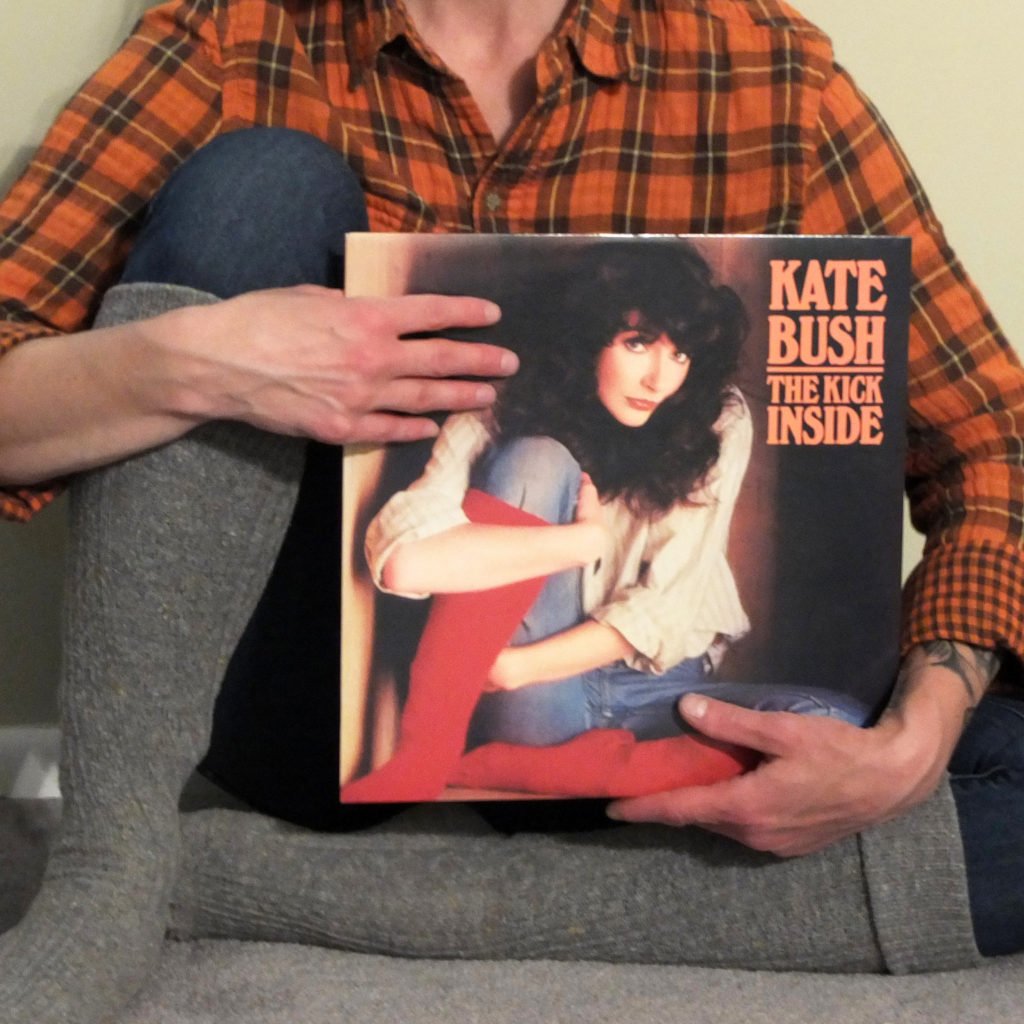progmaggie's tweet image. This was a fun #recordoftheday to display (though it turned out to be a more challenging pose than I realized) - I love the cover of this US pressing! Kate Bush is my fashion icon, what can I say ¯\_(ツ)_/¯ progrockpodcast.com/vinyl/record-o…