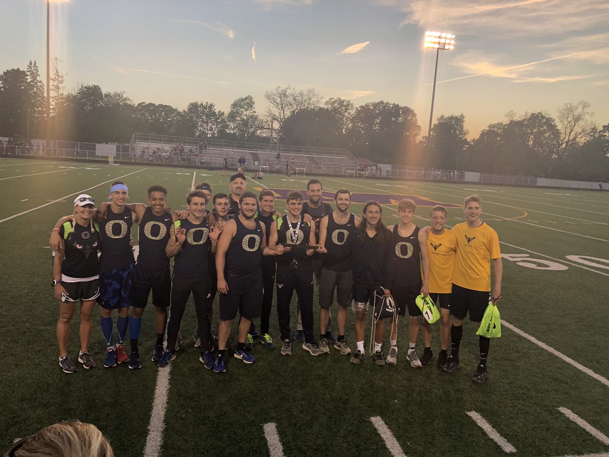 mscotthunt's tweet image. Travis Dowling proudly displays what my be the biggest surprise in Indiana track field regionals tonight. @OHXC_OHTF wins the second regional championship in school history by one point over Carroll!