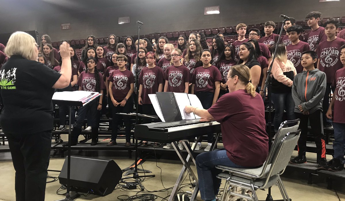 polybiustoto's tweet photo. At the VUSD Music Festival tonight.  Divisadero Middle School Trojan Choir in action!  #VisaliaUSD https://t.co/ZCI1eVKnCu