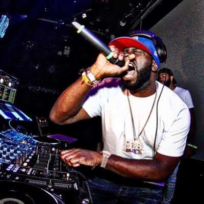 LAEpicLasVegas's tweet photo. Let's catch some sun tomorrow morning with a #PoolCrawl that ends at @DAYLIGHTVegas with @funkflex! 🌴☀️🍹https://t.co/rArGuyi5Sc https://t.co/RVVSPctUxq
