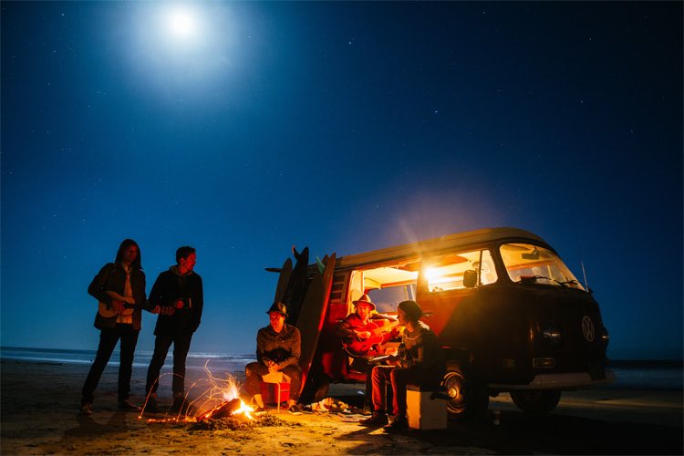 switchfoot's tweet photo. Reminiscing about summertime bonfires in Northern California during #FadingWest. Thanks for the road trip, @chrisburkard
#ThrowbackThursday https://t.co/3n0iDboJ5m