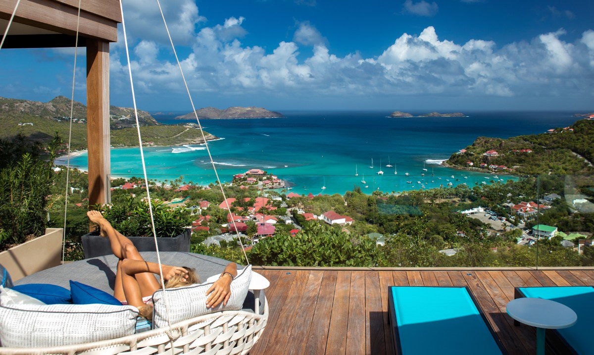 A Caribbean masterpiece.

With “the best views on St. Barts,” Vue de Rêves boasts a couture interior and incredible art complete the awe.

🏠: Vue de Rêves | St. Bart's | bit.ly/2wiuALL