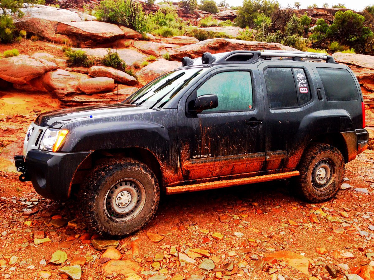 robert_majamaa's tweet photo. The unseasonable rain has painted the running boards with a slurry of rock paste. Stopped on the trail near Day Canyon overlook #GONEmoab https://t.co/exeLWNWBYQ