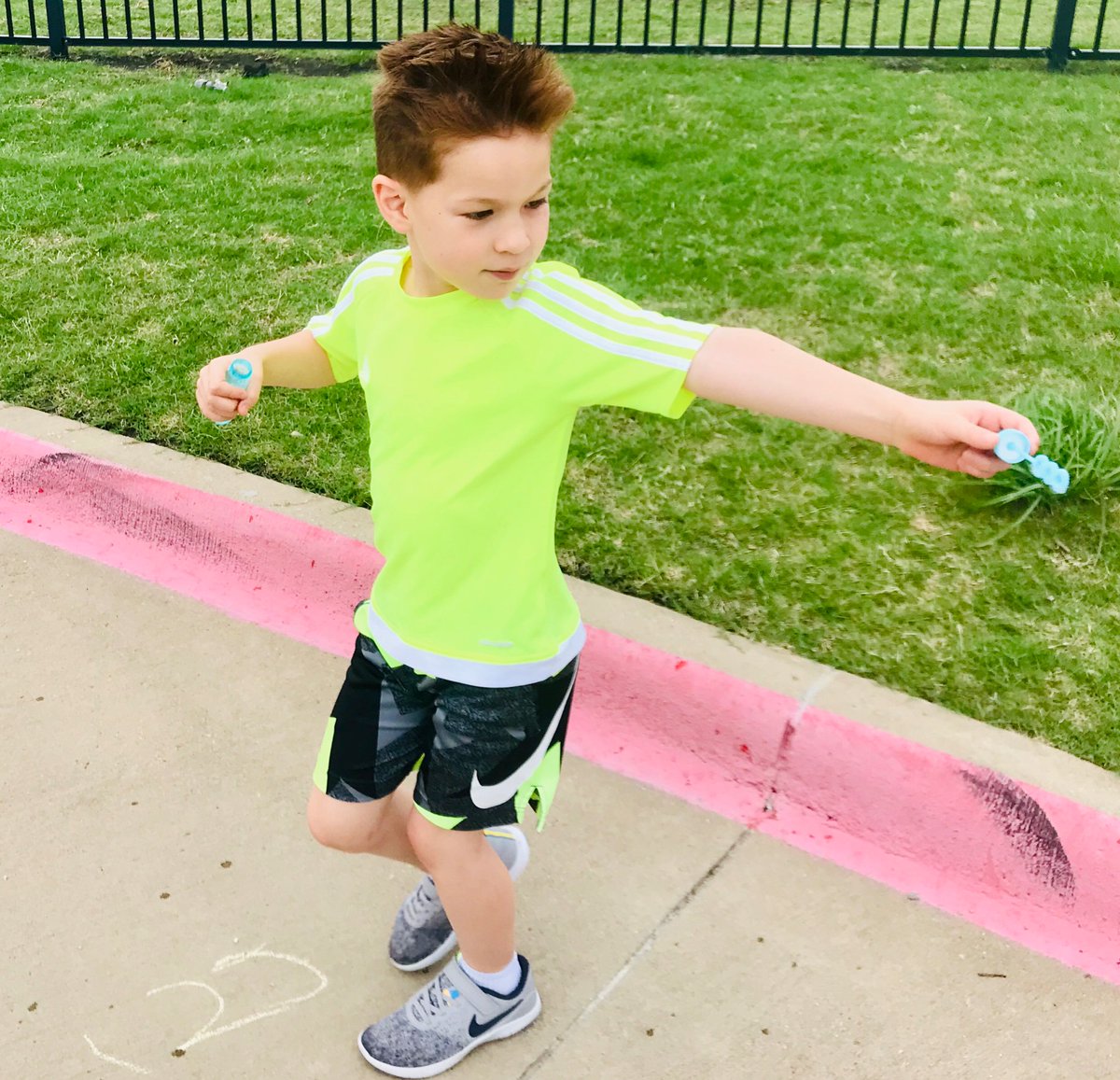 CherryErtsos's tweet photo. Counting down the days!! Our balloon pop message was Blowing Bubbles Outside 💥🎈#kindergarten #windyday #almostfirsties #lovethemso ❤️ https://t.co/EtIlzNj5bP