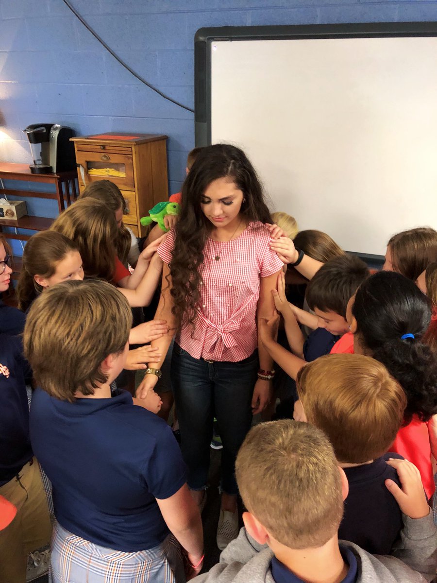 kelsiemaymusic's tweet photo. I loved singing &amp; talking to the little ones at Nashville Christian School about God’s goodness, and to my surprise, they had just as much to sing &amp; talk about too. It was a great reminder to always believe with a childlike faith. Definitely a humbling &amp; honoring experience ❤️ https://t.co/2Ne4qkoHSt