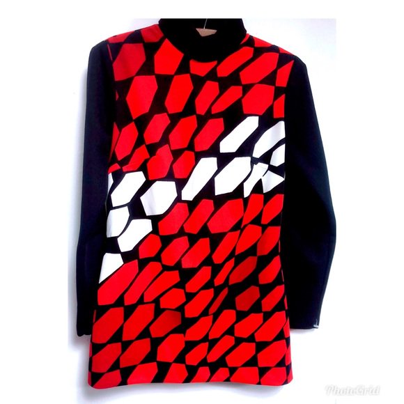 j_lez93's tweet photo. So good I had to share! Check out all the items I'm loving on @Poshmarkapp from @llewynryan213 #poshmark #fashion #style #shopmycloset #vintage #yvessaintlaurent: https://t.co/LkTwifADUF https://t.co/jbgaM9wcYI
