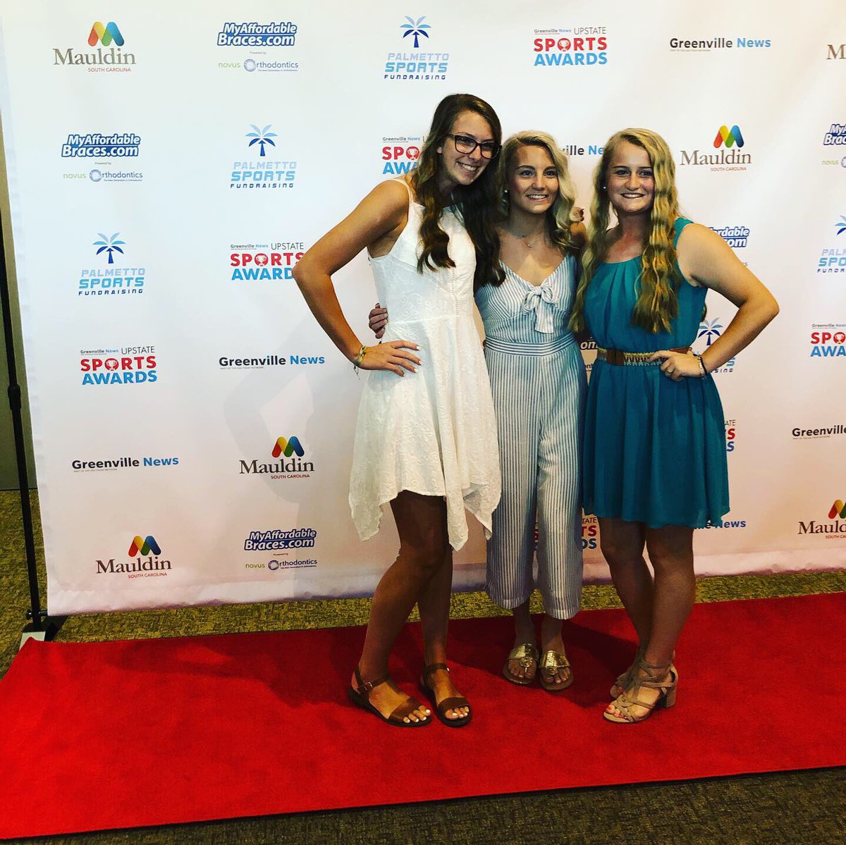 softball_brhs's tweet photo. Super proud of these student athletes! Blue Ridge placed 3 on the Greenville News Upstate Sports Awards Team. Congrats to @jessicaclak , @king_baylie and @allysullivan13! Huge shout out to @jessicaclak for earning the Softball Player of the Year award! #brhssoftball https://t.co/JFJJkyXwiH