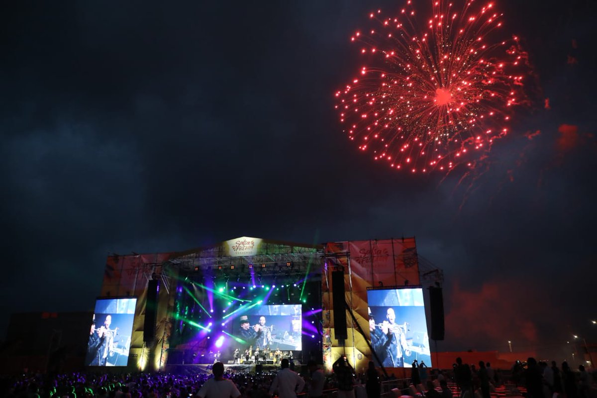 SECTUR_Veracruz's tweet photo. ¡Qué ritmo está poniendo Sierra Maestra!
Baile que baile y goza que goza. 
Así es el @SalsaFest_Ver https://t.co/uFERDmRBko