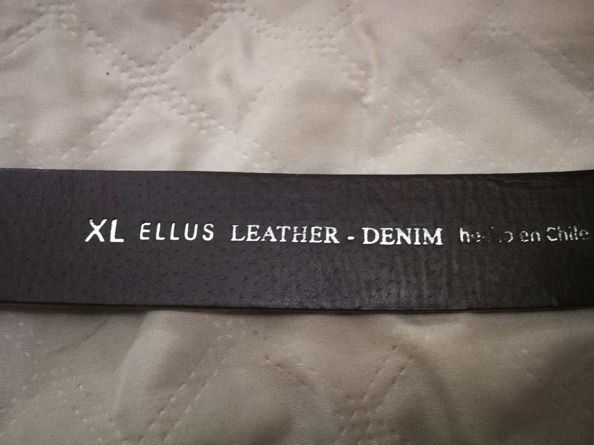 SomarRamos's tweet photo. @ellusjeans cuero genuino 3 meses de uso https://t.co/5Z7JPUVW94
