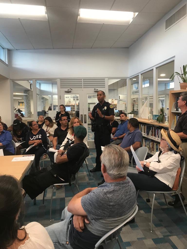 ANA4Miami's tweet photo. Great turnout this evening for our quarterly community meeting. THANK YOU to our gracious host @AthyF @MDPLS for hosting & all officials who came out to inform, educate & listen to the concerns of our community @AudreyMEdmonson @YarielDiazMiami @ErnieSierraMPD #AllapattahNET https://t.co/qLcB6YQ3OI