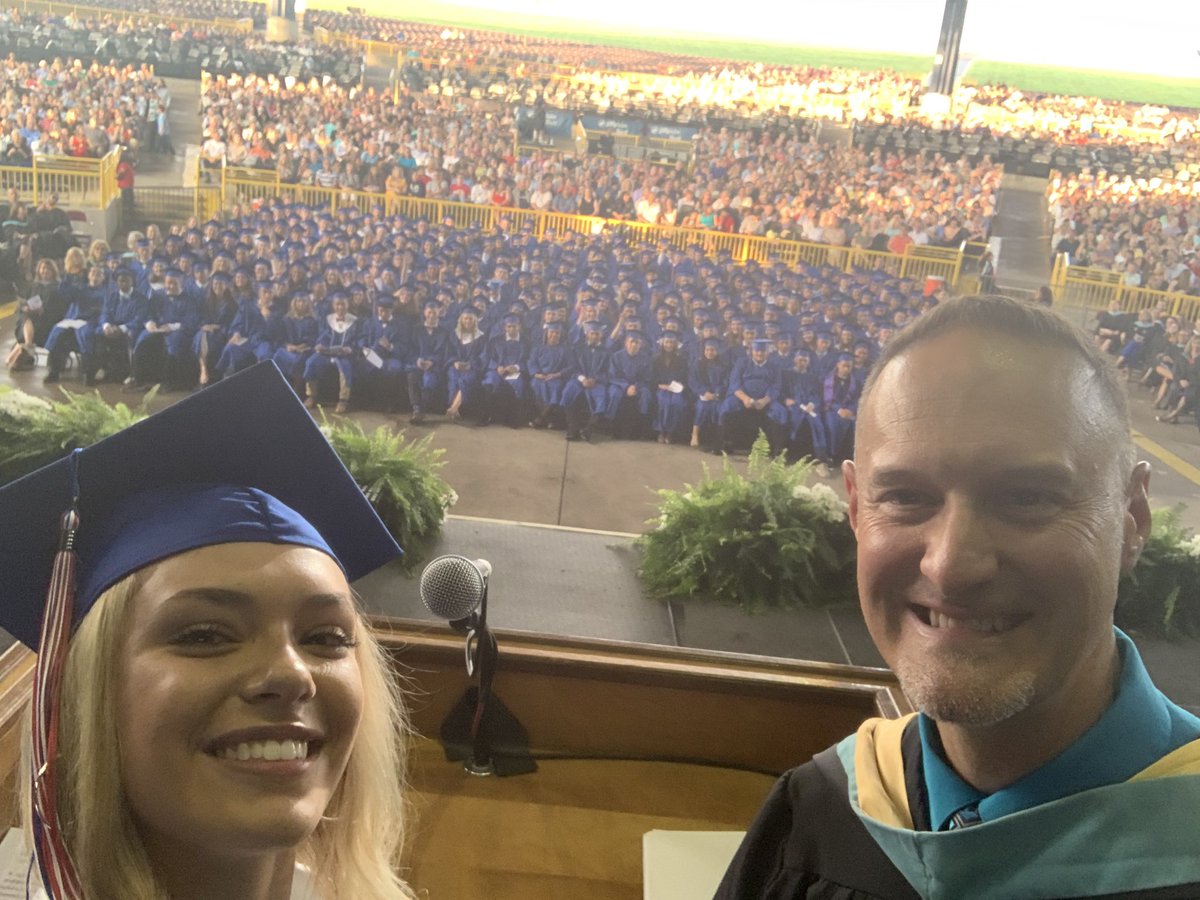 classof19_lhs's tweet photo. Congratulations graduates!! @LHSEAGLESMRCOX https://t.co/GMGPu86ySV