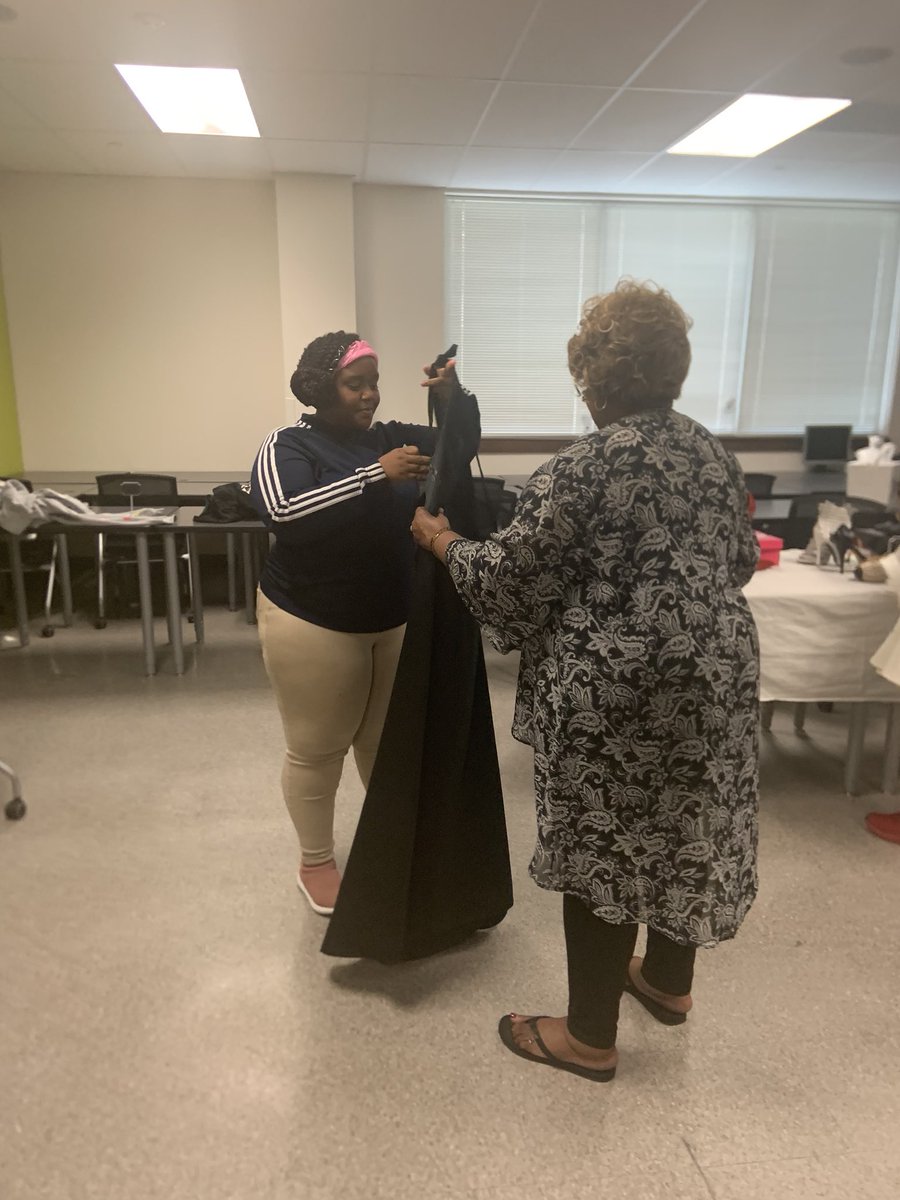 Wrap4Life's tweet photo. Creating lifelong memories &amp; new traditions at LAWSON!!! Our spin on “Project Prom” #MiddleSchoolEdition was a HUGE success! The smiles, excitement, &amp; stories shared is what I cherished the most! #WhyIWraparound #HeartWork❤️ @LawsonLonghorns @EVA_KBailey @pattyortiz_edu https://t.co/ctsJA7M4hc