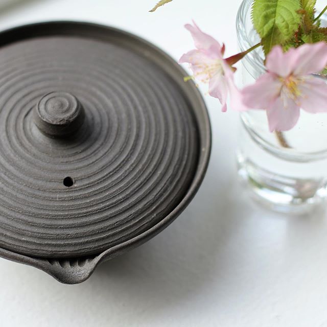 Tea89Noir's tweet photo. Ready for a new tea season 🍵🌱🍃
.
.
.
.
#tea89noir #tea #cha #teatime #teaculture #sencha #tencha #matcha #greentea #gyokuro #japan #china #norway #teadrunk #streettea #matcha #gaiwan #kyusu #teapot #instatea #nature #art #photooftheday #お茶 #抹茶 #お茶の時間 #煎茶 #玉露 #急須 https://t.co/f4gUBdSmsE