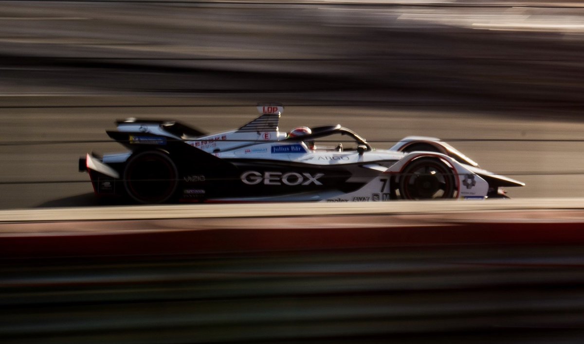 FlipiMcGough's tweet photo. #Fanboost #JoseMariaLopez #VamosPechito @pechito37 

@FIAFormulaE #BerlinEprix 

👍👍🏁🏁🇦🇷🇦🇷 https://t.co/Rn1UxqXyiy