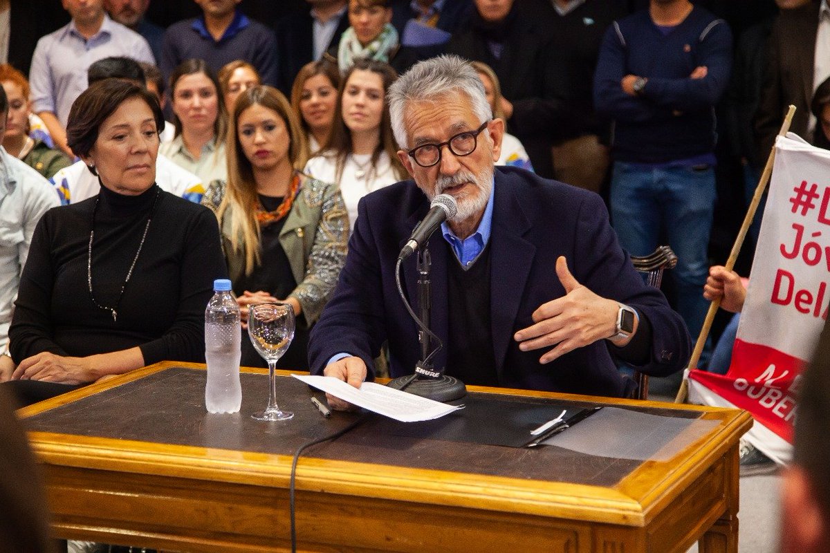 sanluisgob's tweet photo. El gobernador Alberto Rodríguez Saá presentó el #ProgramaEmpezar, un proyecto de capacitación que busca insertar en el mercado de trabajo privado a los jóvenes de entre 16 y 24 años.  
Más info acá: https://t.co/FCOpEqXBtX
#SanLuisNosUne https://t.co/9cteh119hE