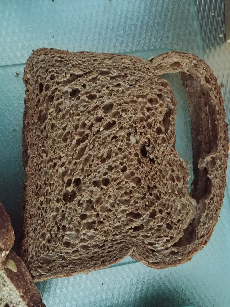 Jumbo Supermarkten On Twitter Hallo Josee Deze Gaten Ontstaan Als Het Brood Nog Te Warm Is Om Te Snijden Dit Is Iets Wat Wel Voorkomen Kan Worden Zou Je Ons Daarom Willen