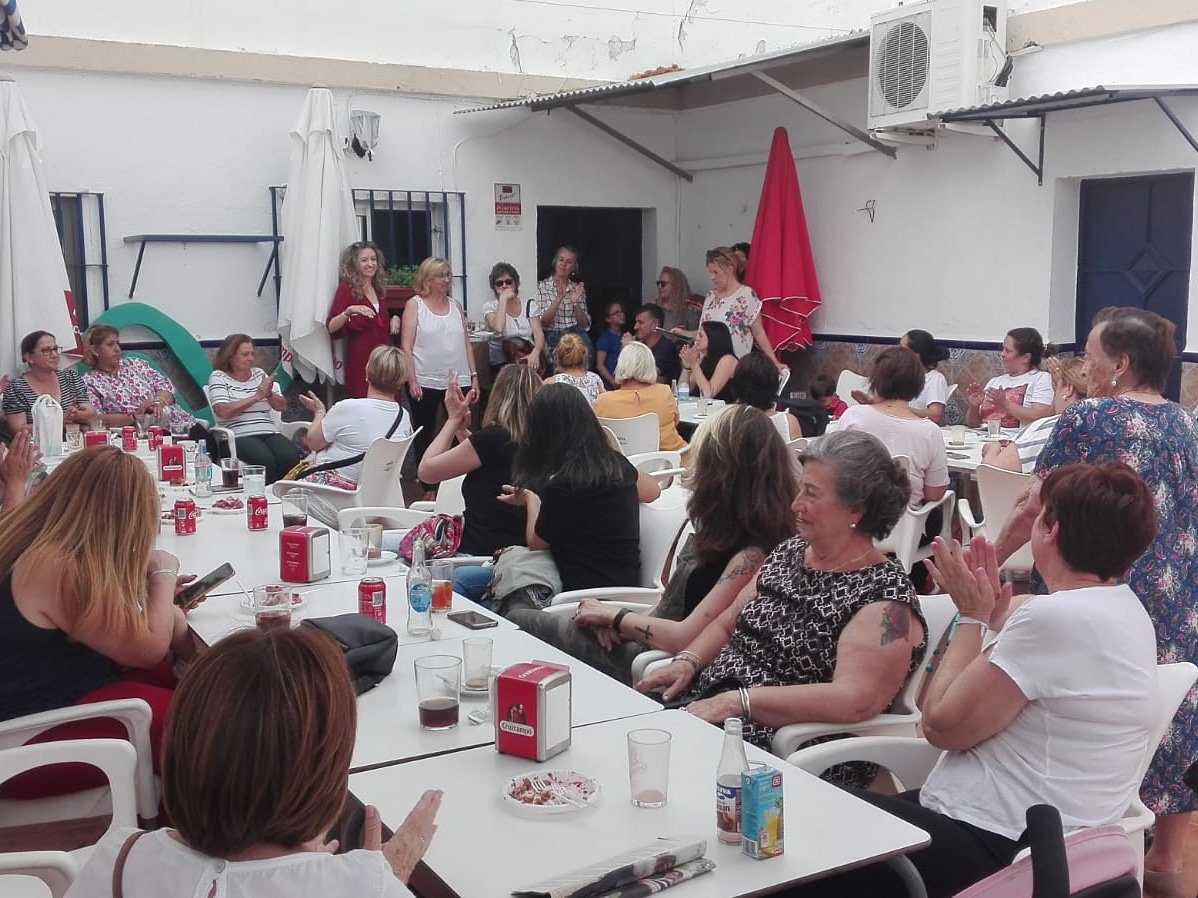 AdelanteGuillen's tweet photo. Hoy hemos teniendo nuestro encuentro de mujeres. Hemos hablado de feminismo de clase. Nuestras mujeres están empoderadas, con #AdelanteGuillena vamos a tener un Ayuntamiento en el que la igualdad sea el centro. 

El 26M, vota #AdelanteGuillena , vota feminismo! 💜 https://t.co/pYNKW6epWu