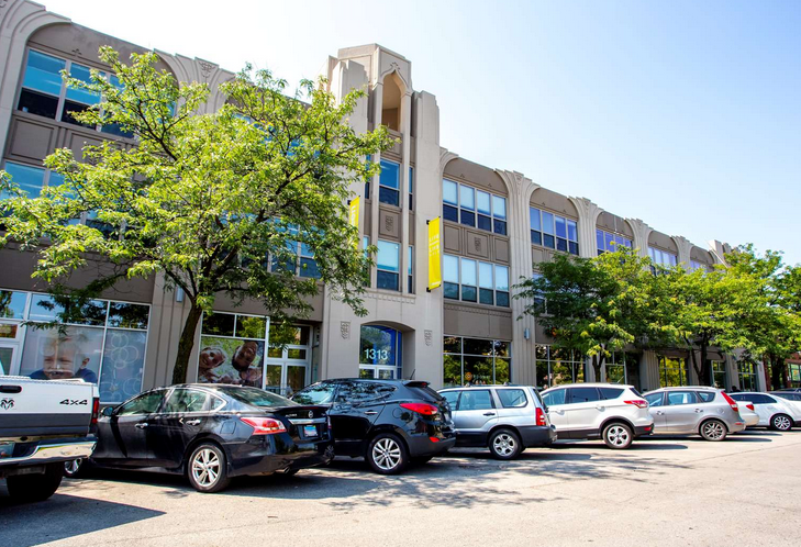 agallun's tweet photo. A little news nugget that didn't make into @CrainsChicago: @CushWakeCHICAGO hired to sell 13Thirteen Randolph Street Lofts, a 74-unit apt building in Randolph-Fulton Market District. Property sold for $32.5 million in 2014. https://t.co/cMrrnW17d0 https://t.co/Dnz4sRExUw