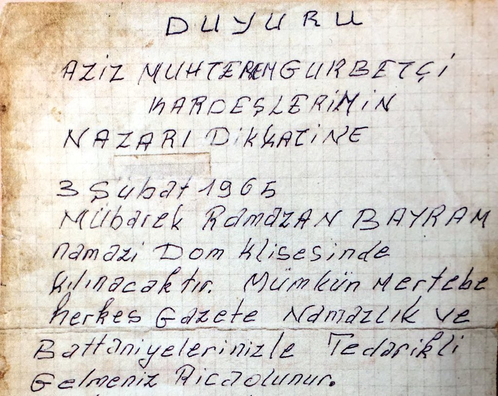 Cicek_Selcuk's tweet photo. Yıl 1965. Yer Köln. Ramazan Bayramı yaklaşıyor ama cami yok, teşkilat yok, namaz kılacak mekan yok. Bu esnada sahneye Yusuf Topcu ağabeyimiz ve arkadaşları çıkıyor ve onların girişimleri neticesinde Almanya tarihinin ilk ve en büyük Bayram Namazı Köln Dom Kilisesi’nde kılınıyor. https://t.co/zub7pIVcI7