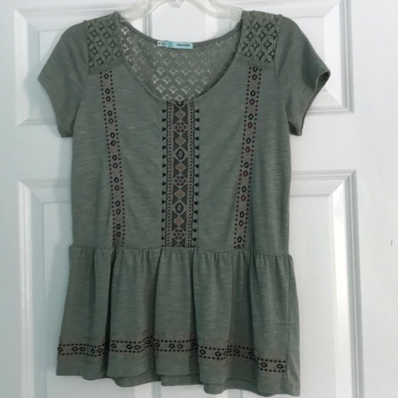 tiff_k_c's tweet photo. So good I had to share! Check out all the items I'm loving on @Poshmarkapp #poshmark #fashion #style #shopmycloset #lillypulitzer #maurices: https://t.co/j7vvWgzeZ0 https://t.co/IsF8TMe8ZD