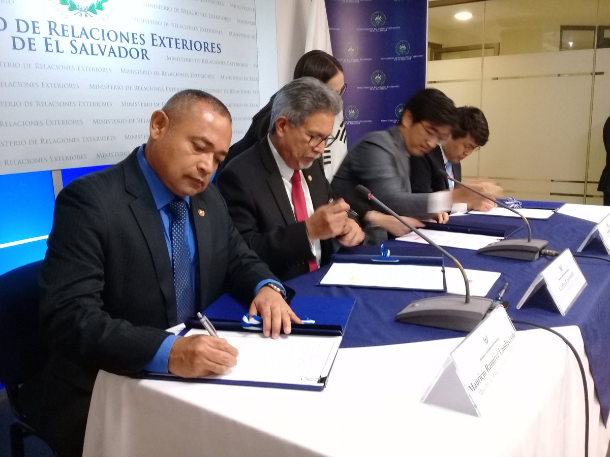 SeguridadSV's tweet photo. Se trata del tercer proyecto para el fortalecimiento de la seguridad publica en El Salvador, por un monto de USD$ 5,500,000.00, el cual será ejecutado por el Ministerio de Justicia y Seguridad Pública a través de @PNC_SV. https://t.co/1iub2xrUwB