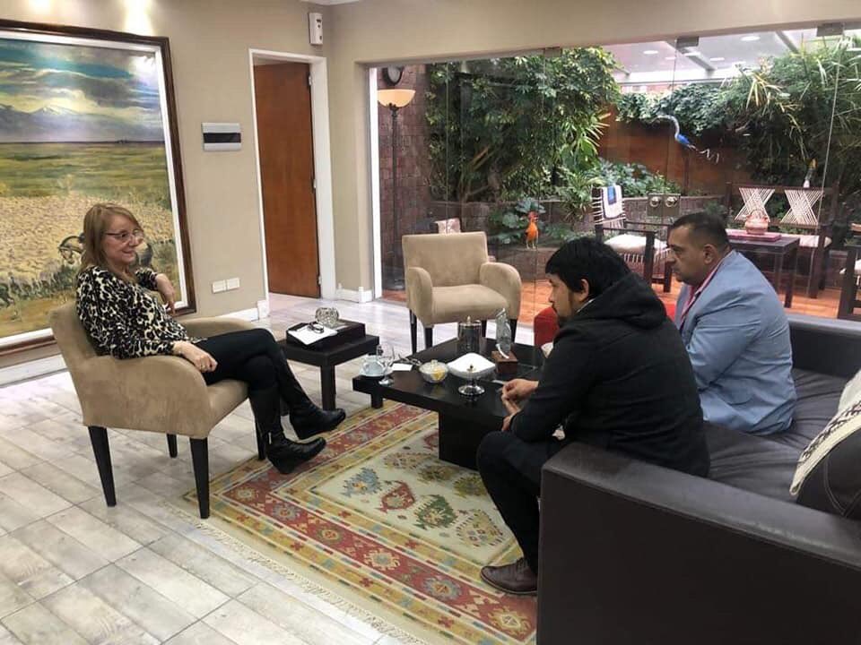 GuilleMercadoLA's tweet photo. #RíoGallegos
Gracias @aliciakirchner por recibirnos al Diputado Ormeño y a mi. Gracias por apoyar y ser parte fundamental en el proyecto de las 600ha, que en el día de hoy se aprobó. La esperamos en Los Antiguos en el mes de Junio donde realizaremos anuncios más que importantes. https://t.co/p27AumkJIW