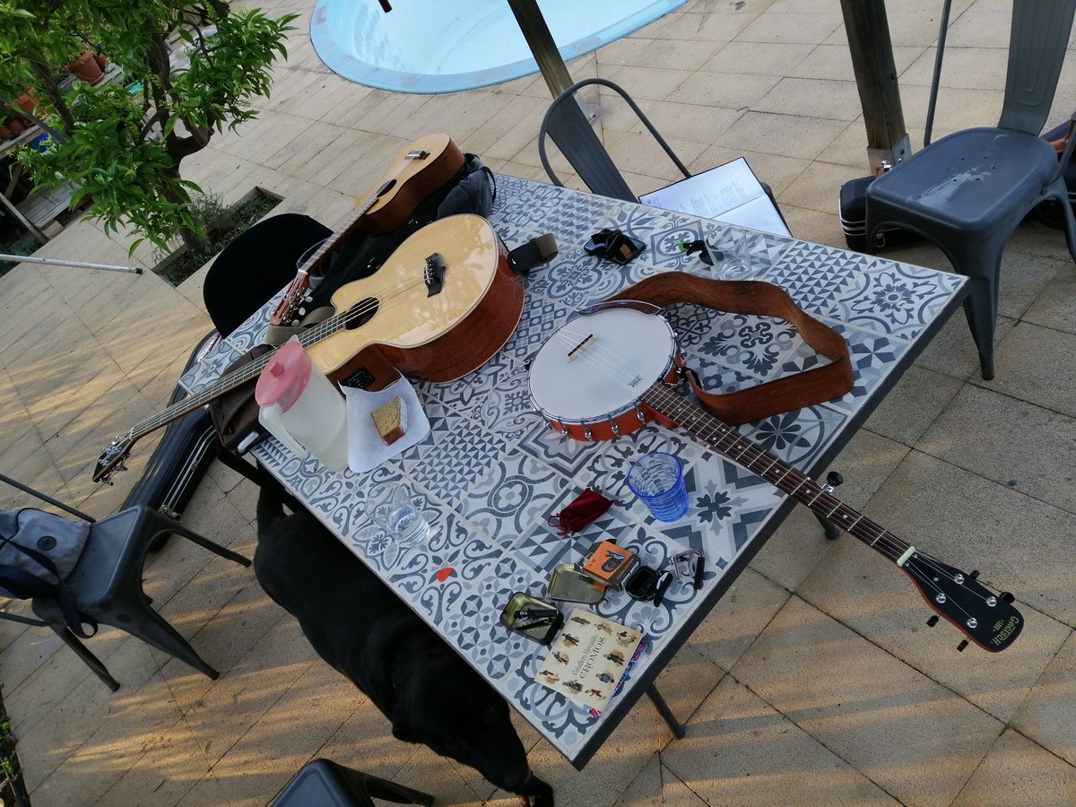 losastronomos's tweet photo. @joaquintalisman @oldzircon @josefilem @athenasclub @antoniofidelmad Preparando el repertorio... https://t.co/JxoS4SYcoK
