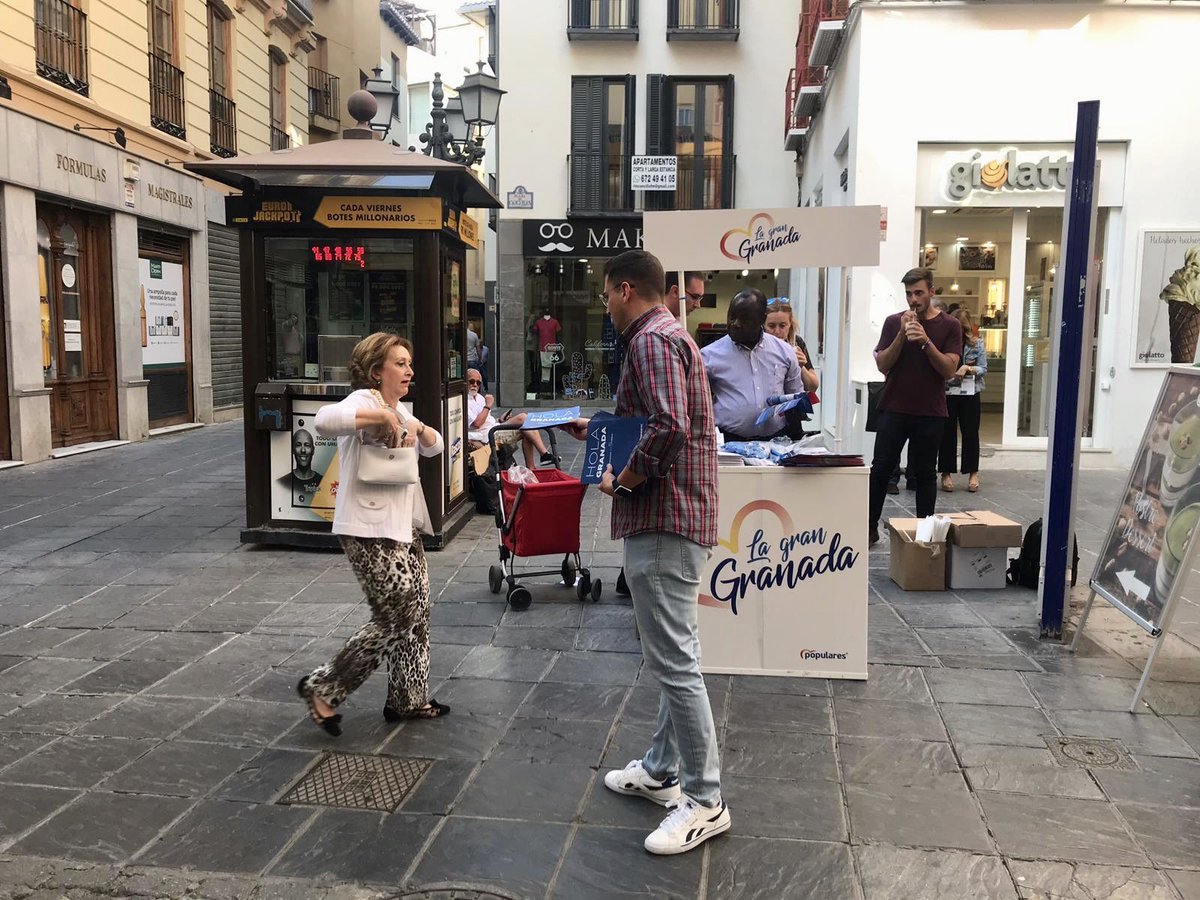 rafacaracuel's tweet photo. También en Cauchiles...

Un emblema que nunca falla en campaña, donde los 15 días habita un duende 🧙‍♂️ y trabaja sin descanso un equipo humano 
👩🏻👵🏽🧔🏼👩🏾‍🦲👧🏻👱🏻‍♀️👨🏼‍🦰👴🏻...

Dará sus frutos ➡️ #LaGranGranada @SebastianGR1965 

💙

#LaGranadaqueSueñas @ppgranada https://t.co/reCI4ECapF