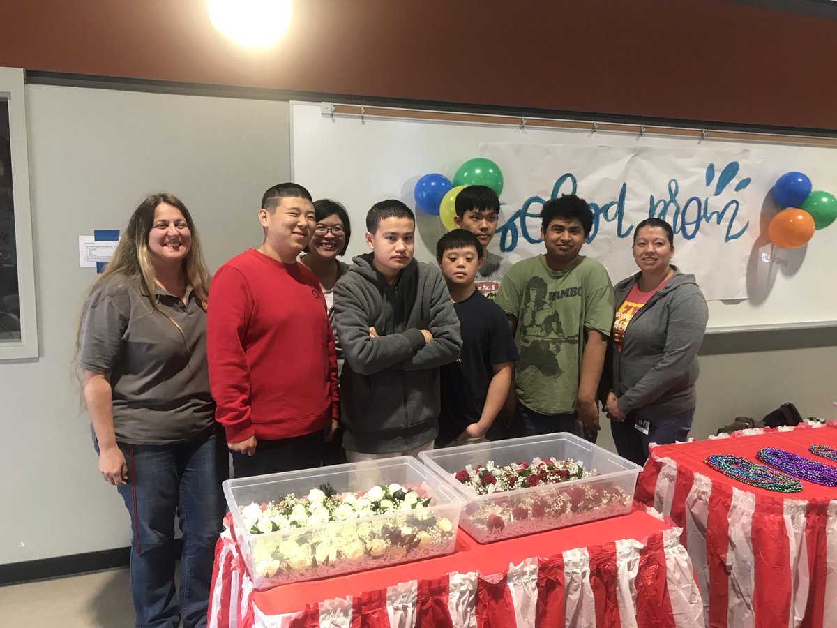 KMahoney_AUSD's tweet photo. TY to @StemwellMaria and her @ArcadiaUnified #AdultTransitionProgram students for the beautiful boutonniรจres! https://t.co/ulBMfLATXo