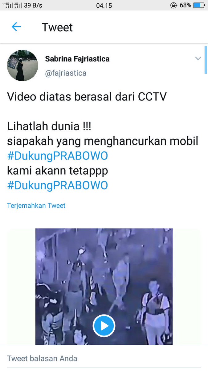 Pak <a href="/DivHumas_Polri/">Humas Polri</a> <a href="/Yusuf_Mansur/">Yusuf Mansur</a> <a href="/TMCPoldaMetro/">TMC Polda Metro Jaya</a> Ada dikubu sebelah mendeskriditkan Polisi merusak Satu mobil Dan satu motor ini milik siapa?  Milik perusuh atau kendaraan yg didepan brimob. Dikalangan pendukung 02 rame bahas ini